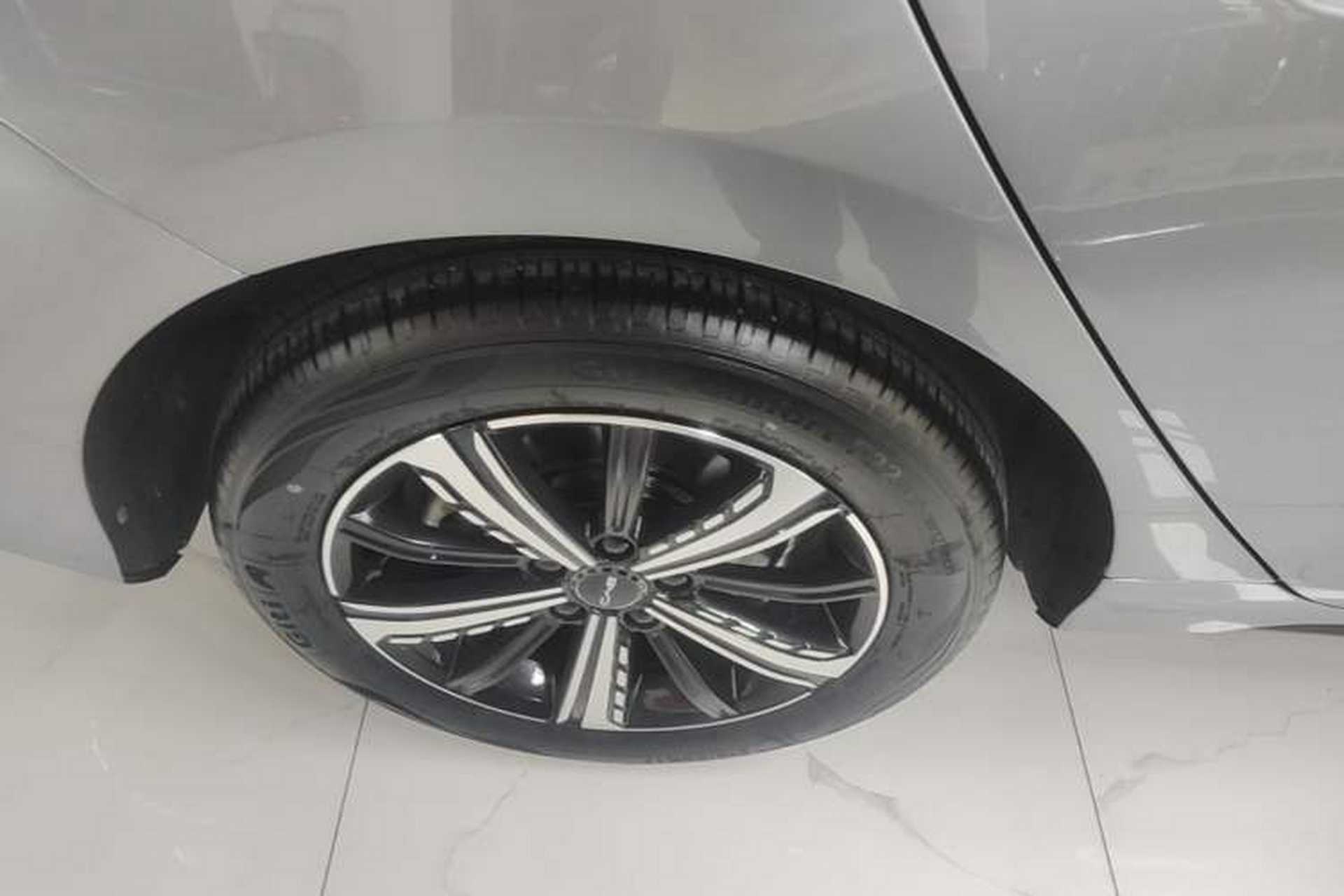 Used BYD Destroyer 05 2023 Champion Edition DM-i 120KM Luxury Model Right Rear Wheel Hub