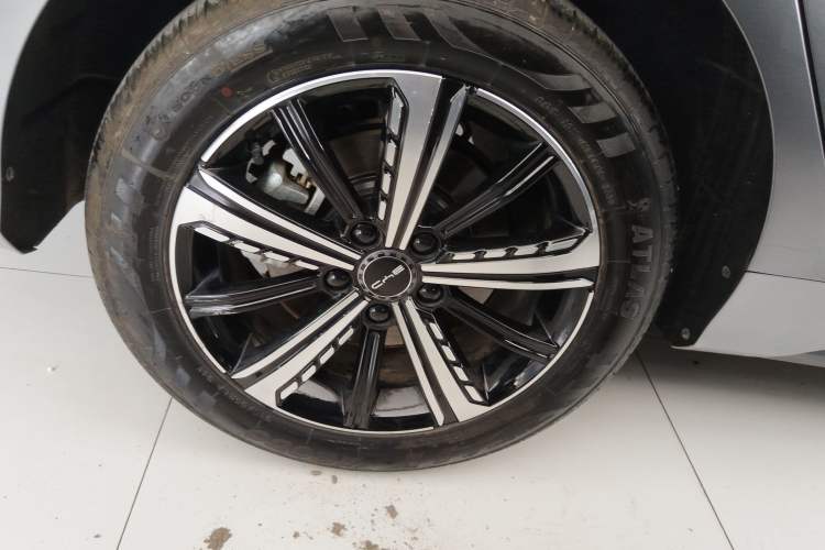 Used BYD Destroyer 05 2023 Champion Edition DM-i 120KM Luxury Model Right Rear Wheel Hub