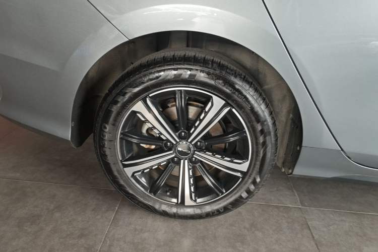 Used BYD Destroyer 05 2023 Champion Edition DM-i 120KM Prestige Model Right Rear Wheel Hub