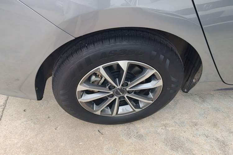 Used BYD Destroyer 05 2023 Champion Edition DM-i 55KM Luxury Model Right Rear Wheel Hub