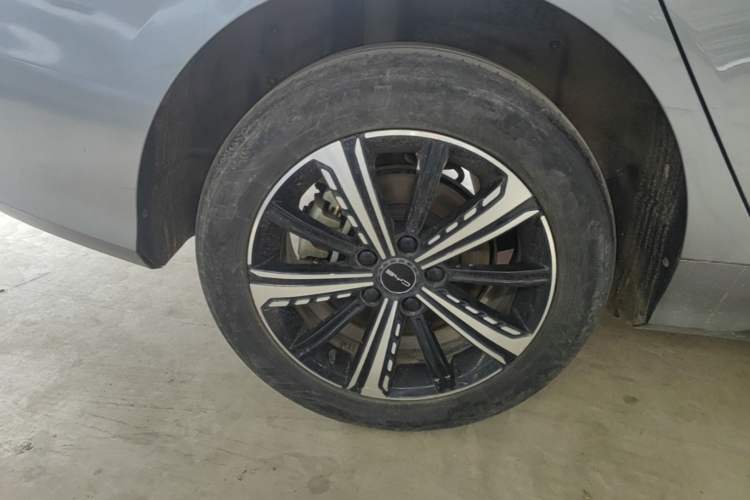 Used BYD Destroyer 05 2023 Champion Edition DM-i 120KM Prestige Model Right Rear Wheel Hub