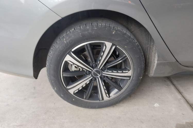 Used BYD Destroyer 05 2023 Champion Edition DM-i 120KM Prestige Model Right Rear Wheel Hub