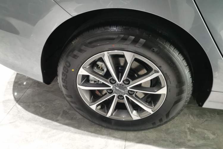 Used BYD Destroyer 05 2023 Champion Edition DM-i 55KM Luxury Model Right Rear Wheel Hub