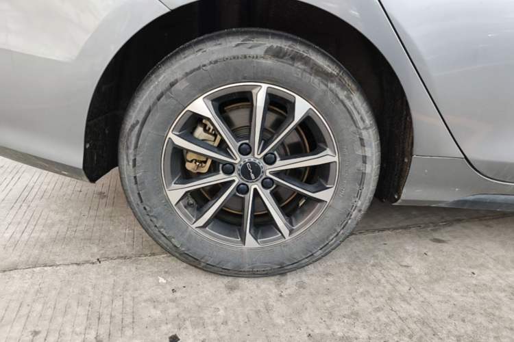 Used BYD Destroyer 05 2023 Champion Edition DM-i 55KM Luxury Model Right Rear Wheel Hub