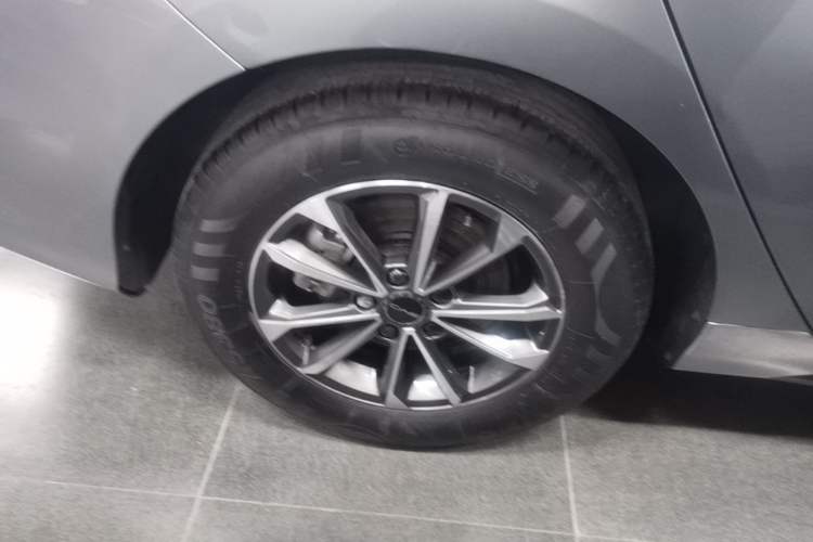 Used BYD Destroyer 05 2023 Champion Edition DM-i 55KM Prestige Model Right Rear Wheel Hub