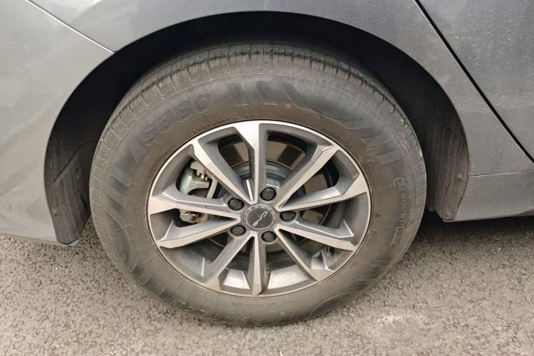 Used BYD Destroyer 05 2023 Champion Edition DM-i 55KM Luxury Model Right Rear Wheel Hub
