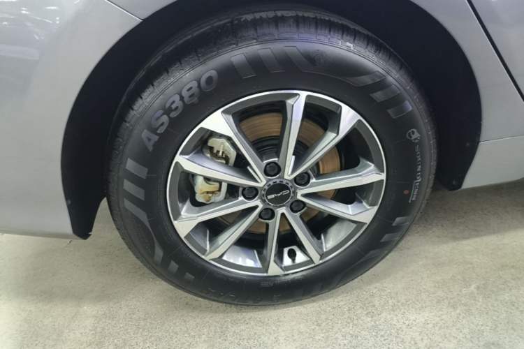 Used BYD Destroyer 05 2023 Champion Edition DM-i 55KM Luxury Model Right Rear Wheel Hub