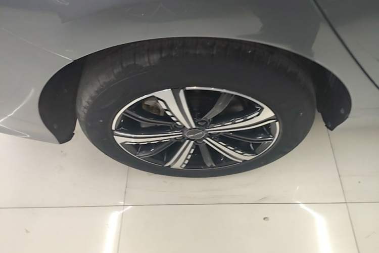 Used BYD Destroyer 05 2023 Champion Edition DM-i 120KM Luxury Model Right Rear Wheel Hub