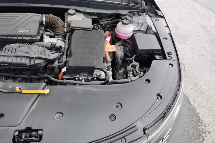 Used BYD Destroyer 05 2023 Champion Edition DM-i 120KM Luxury Model Engine Bay Left