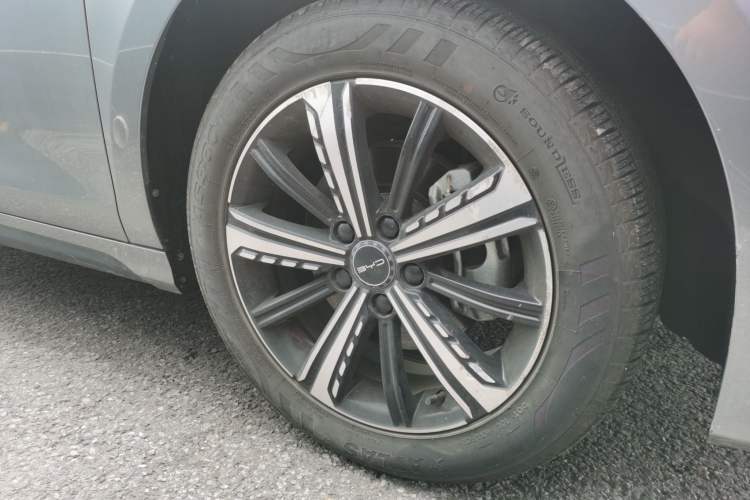 Used BYD Destroyer 05 2023 Champion Edition DM-i 120KM Luxury Model Right Front Wheel Hub