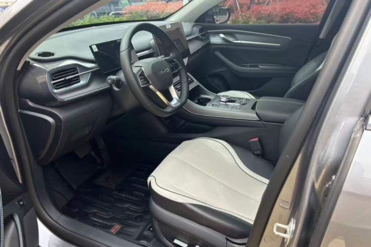 Used BYD Destroyer 05 2023 Champion Edition DM-i 120KM Prestige Model Interior 3