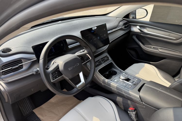 Used BYD Destroyer 05 2023 Champion Edition DM-i 55KM Luxury Model Interior 4