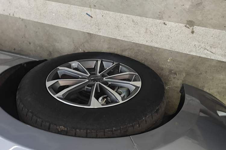 Used BYD Destroyer 05 2023 Champion Edition DM-i 55KM Luxury Model Left Front Wheel Hub