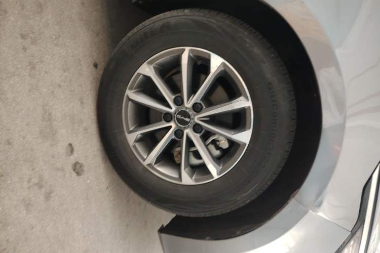 Used BYD Destroyer 05 2023 Champion Edition DM-i 55KM Luxury Model Right Front Wheel Hub