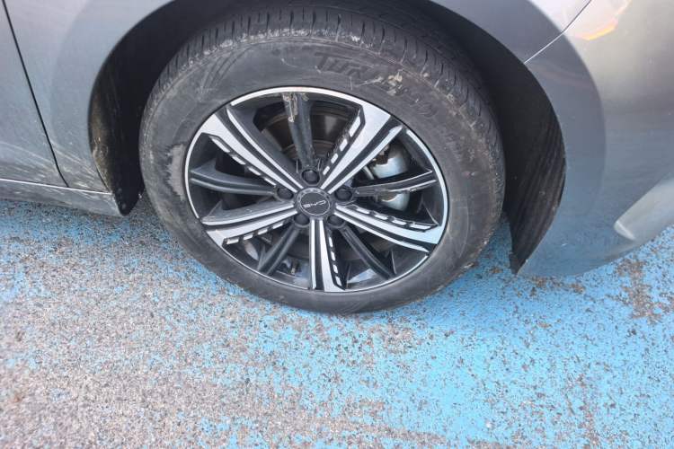 Used BYD Destroyer 05 2023 Champion Edition DM-i 120KM Prestige Model Right Front Wheel Hub
