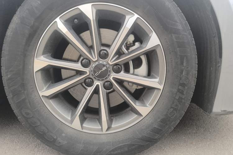 Used BYD Destroyer 05 2023 Champion Edition DM-i 55KM Luxury Model Right Front Wheel Hub