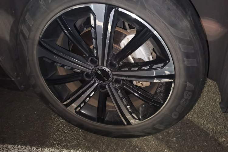 Used BYD Destroyer 05 2023 Champion Edition DM-i 120KM Prestige Model Right Front Wheel Hub
