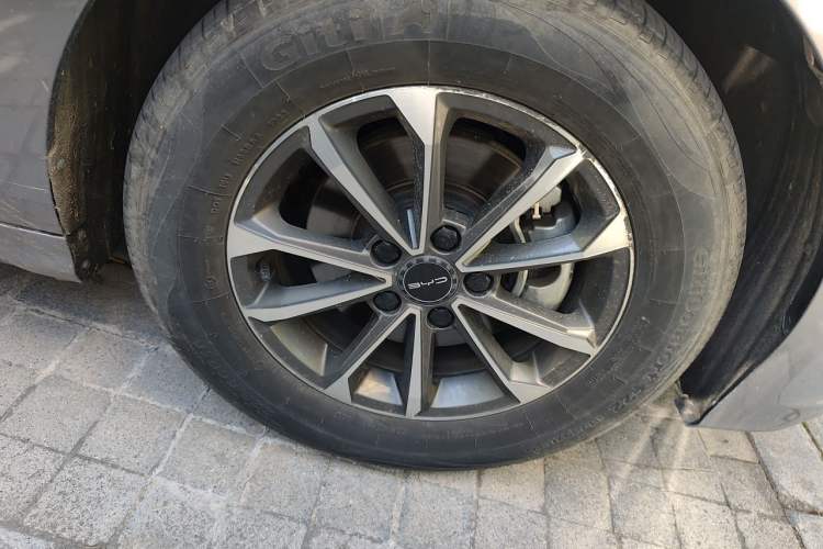 Used BYD Destroyer 05 2023 Champion Edition DM-i 55KM Luxury Model Right Front Wheel Hub