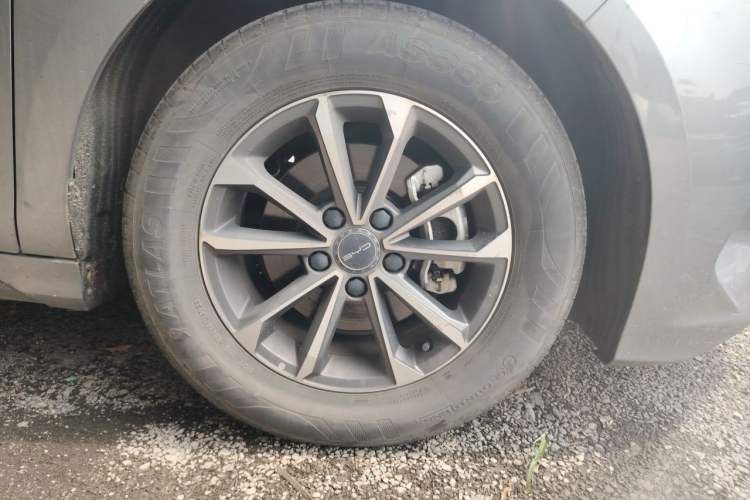 Used BYD Destroyer 05 2023 Champion Edition DM-i 55KM Luxury Model Right Front Wheel Hub