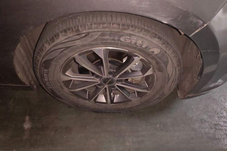 Used BYD Destroyer 05 2023 Champion Edition DM-i 55KM Luxury Model Right Front Wheel Hub