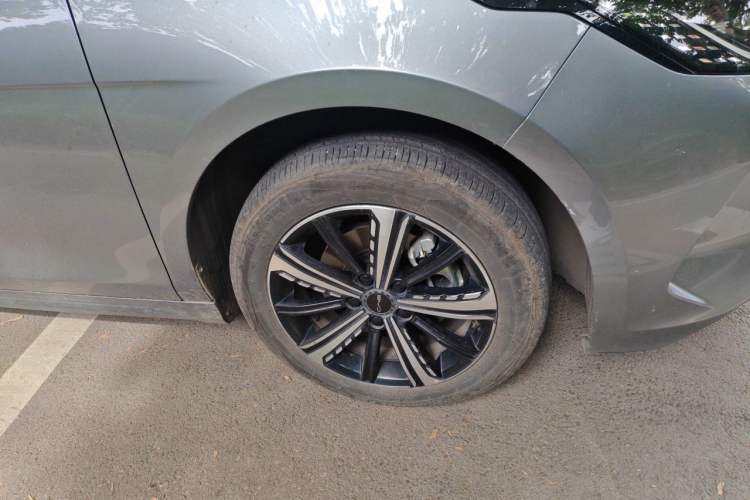 Used BYD Destroyer 05 2023 Champion Edition DM-i 120KM Prestige Model Right Front Wheel Hub