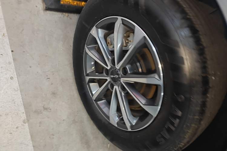 Used BYD Destroyer 05 2023 Champion Edition DM-i 55KM Luxury Model Right Rear Wheel Hub