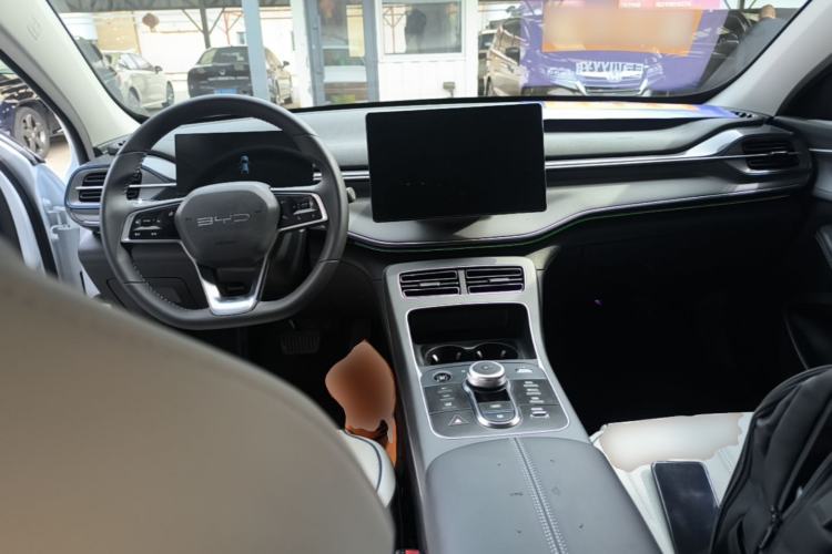 Used BYD Destroyer 05 2023 Champion Edition DM-i 120KM Luxury Model Center Console