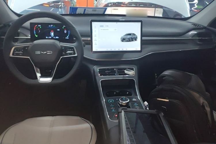 Used BYD Destroyer 05 2023 Champion Edition DM-i 120KM Luxury Model Center Console