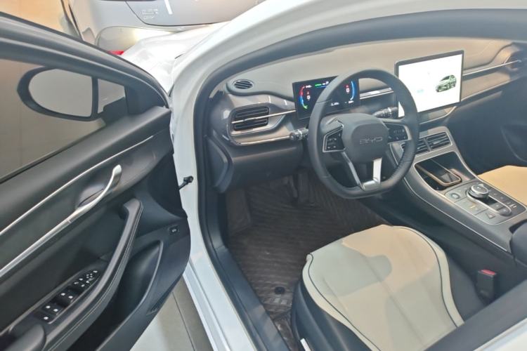 Used BYD Destroyer 05 2023 Champion Edition DM-i 120KM Prestige Model Driver Seat