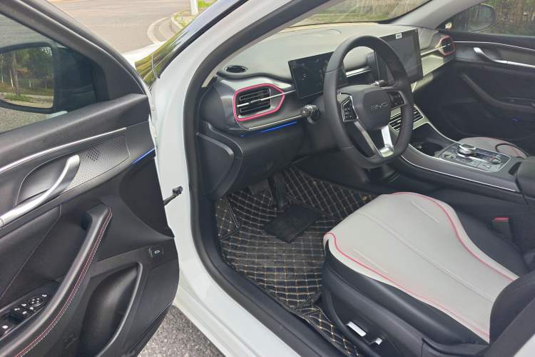 Used BYD Destroyer 05 2023 Champion Edition DM-i 55KM Prestige Model Driver Seat