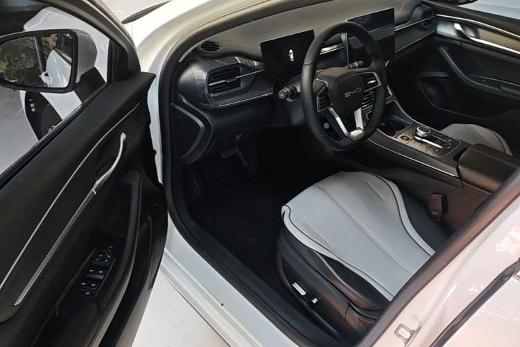 Used BYD Destroyer 05 2023 Champion Edition DM-i 120KM Prestige Model Driver Seat