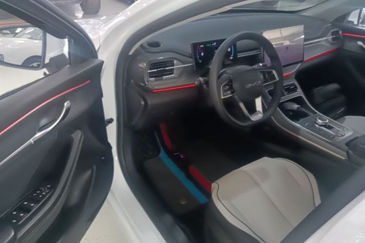 Used BYD Destroyer 05 2023 Champion Edition DM-i 120KM Prestige Model Driver Seat