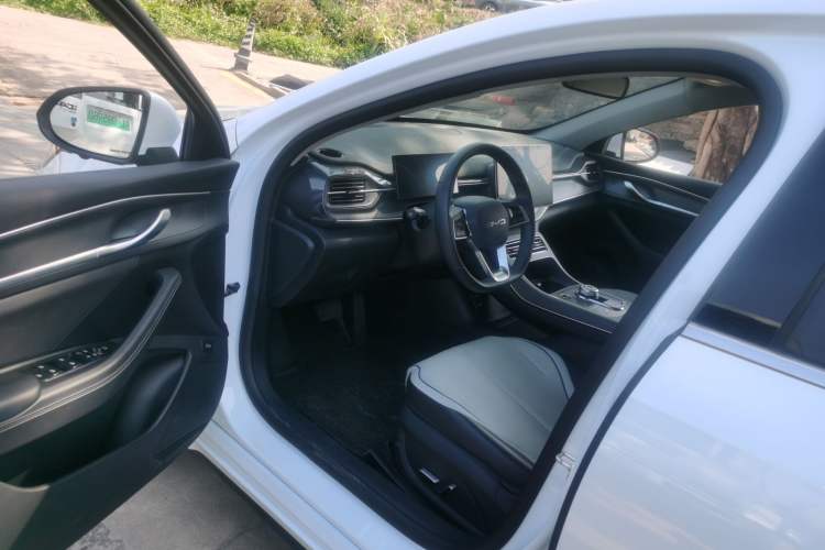 Used BYD Destroyer 05 2023 Champion Edition DM-i 120KM Prestige Model Driver Seat