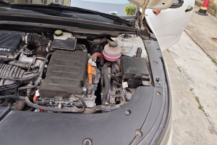 Used BYD Destroyer 05 2023 Champion Edition DM-i 120KM Prestige Model Engine Bay Left