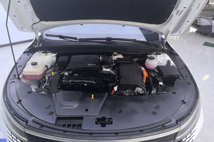 Used BYD Destroyer 05 2023 Champion Edition DM-i 120KM Prestige Model Engine Bay
