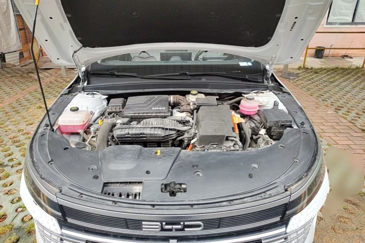 Used BYD Destroyer 05 2023 Champion Edition DM-i 120KM Luxury Model Engine Bay