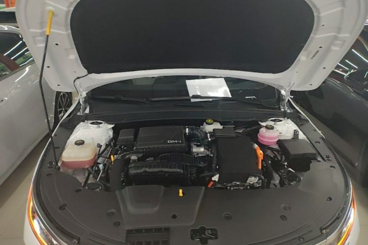 Used BYD Destroyer 05 2023 Champion Edition DM-i 120KM Luxury Model Engine Bay