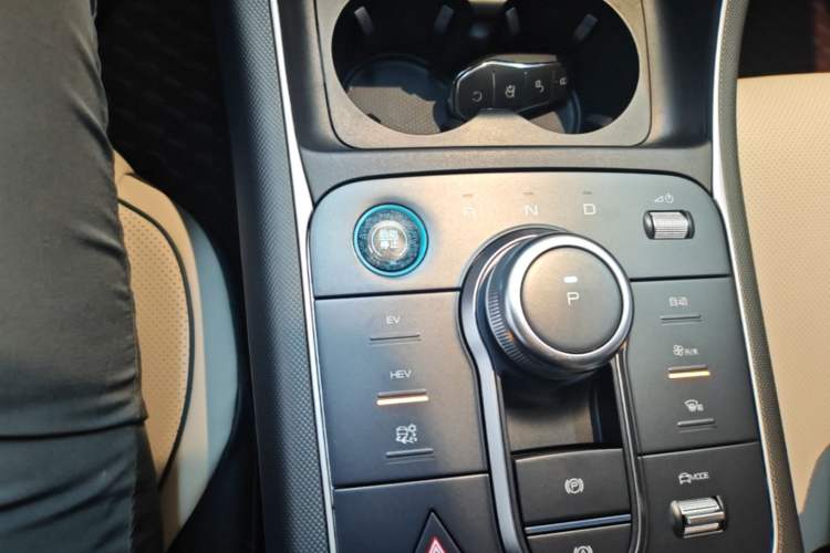 Used BYD Destroyer 05 2023 Champion Edition DM-i 120KM Prestige Model Gear Lever