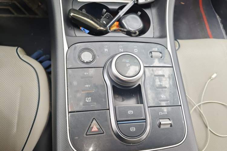 Used BYD Destroyer 05 2023 Champion Edition DM-i 55KM Luxury Model Gear Lever