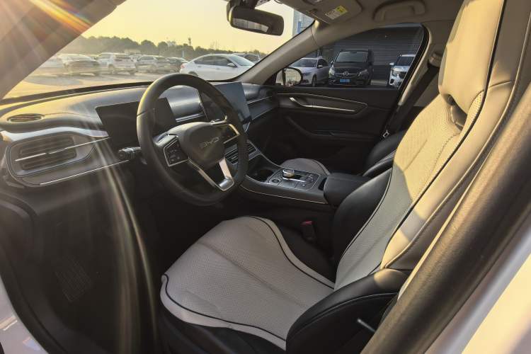 Used BYD Destroyer 05 2023 Champion Edition DM-i 120KM Prestige Model Interior 3