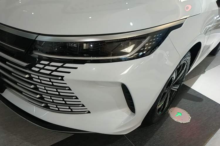 Used BYD Destroyer 05 2023 Champion Edition DM-i 120KM Prestige Model Left Front Headlight