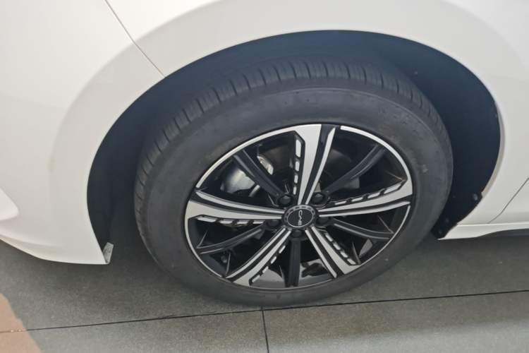 Used BYD Destroyer 05 2023 Champion Edition DM-i 120KM Prestige Model Left Front Wheel Hub