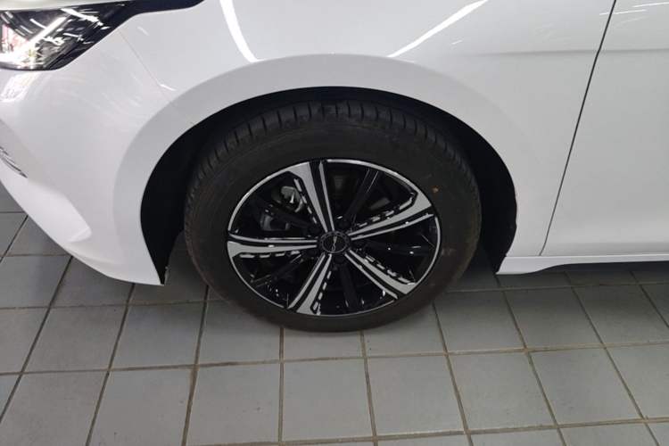 Used BYD Destroyer 05 2023 Champion Edition DM-i 120KM Luxury Model Left Front Wheel Hub