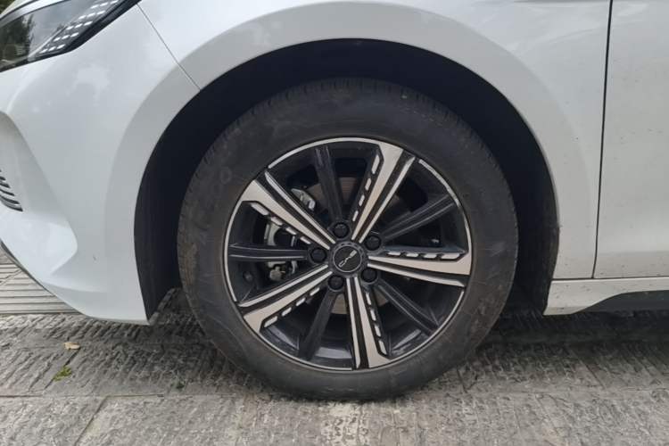 Used BYD Destroyer 05 2023 Champion Edition DM-i 120KM Prestige Model Left Front Wheel Hub