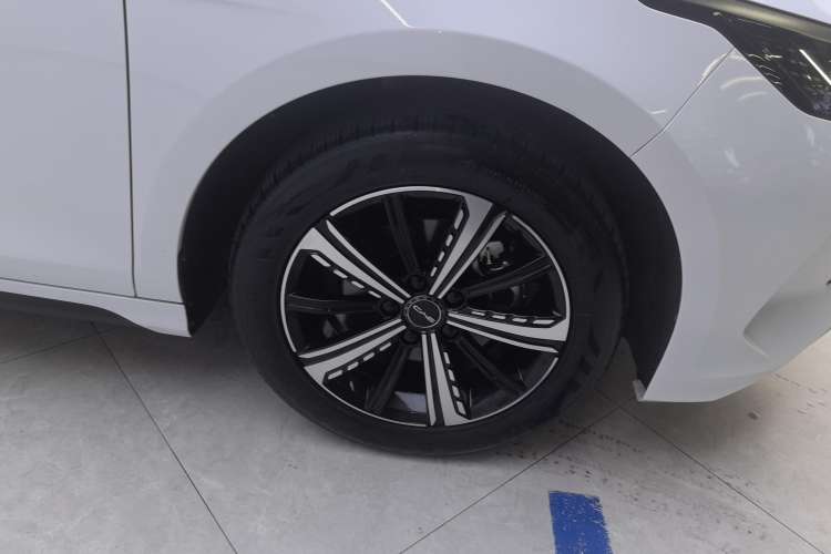 Used BYD Destroyer 05 2023 Champion Edition DM-i 120KM Prestige Model Left Front Wheel Hub