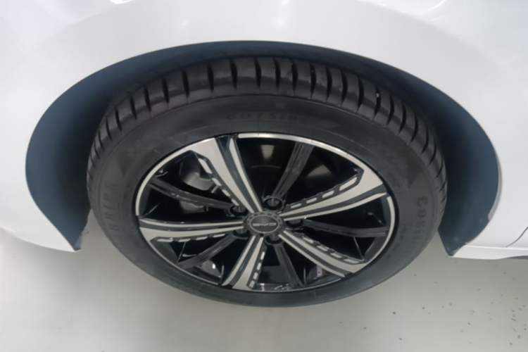 Used BYD Destroyer 05 2023 Champion Edition DM-i 120KM Prestige Model Left Front Wheel Hub