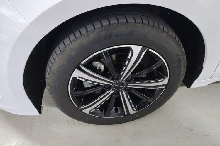 Used BYD Destroyer 05 2023 Champion Edition DM-i 120KM Luxury Model Left Front Wheel Hub