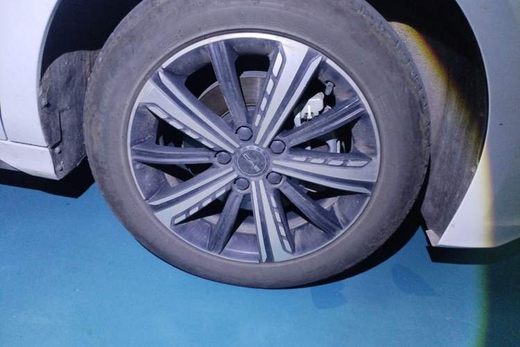 Used BYD Destroyer 05 2023 Champion Edition DM-i 120KM Prestige Model Right Front Wheel Hub