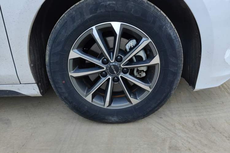 Used BYD Destroyer 05 2023 Champion Edition DM-i 55KM Luxury Model Right Front Wheel Hub