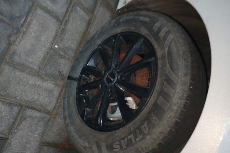 Used BYD Destroyer 05 2023 Champion Edition DM-i 55KM Luxury Model Right Front Wheel Hub
